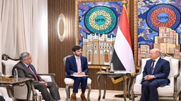 اليمن العليمي يشدد على الشراكة الدولية لحماية البحر الأحمر ويحذر من تنسيق حوثي في القرن الأفريقي اليمن العليمي يشدد على الشراكة الدولية لحماية البحر الأحمر ويحذر من تنسيق حوثي في القرن الأفريقي