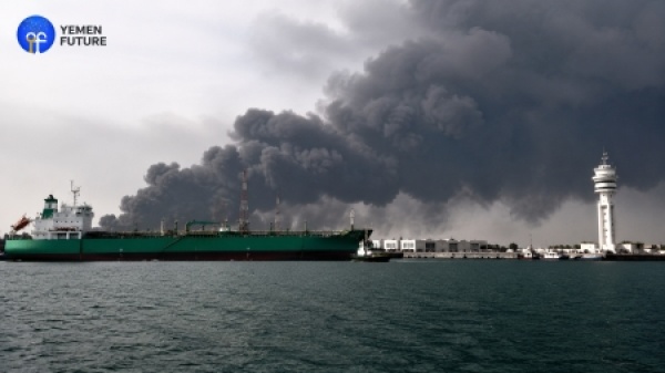 اليمن الحكومة تدين الهجوم على سفينة تجارية وتؤكد اتخاذ إجراءات لردع تهديد الملاحة اليمن الحكومة تدين الهجوم على سفينة تجارية وتؤكد اتخاذ إجراءات لردع تهديد الملاحة