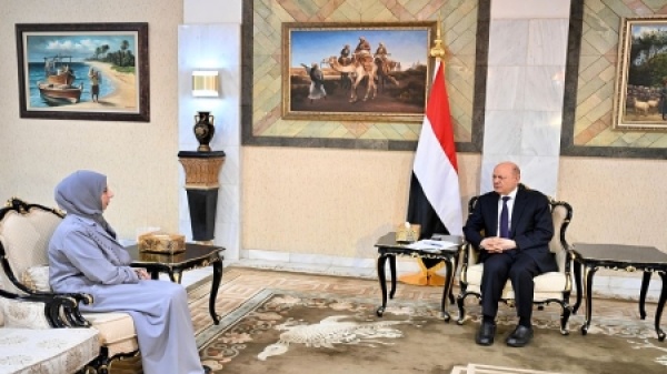 اليمن الزوبة تؤدي اليمين كأول وزيرة للخارجية والعليمي يحدد أولويات الدبلوماسية