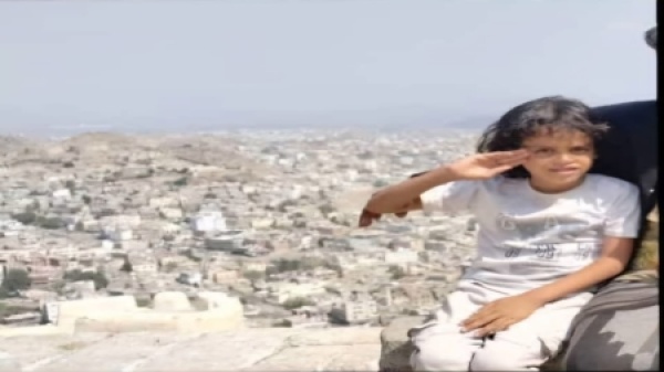 اليمن وفاة طفل بعد أيام من دهسه بمركبة حراسة محافظ تعز