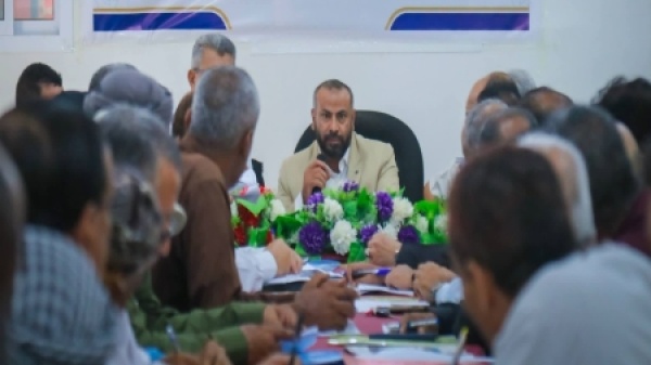 اليمن محافظ الضالع يوقف أربعة من مدراء المكاتب التنفيذية ويلغي قرارات تكليف الوكلاء الصادرة عن سلفه اليمن محافظ الضالع يوقف أربعة من مدراء المكاتب التنفيذية ويلغي قرارات تكليف الوكلاء الصادرة عن سلفه