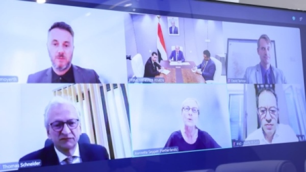 اليمن الزنداني يجدد للمانحين التعهد باستقلالية الصندوق الاجتماعي وسط تجاذبات بشأن نقل مقره إلى عدن اليمن الزنداني يجدد للمانحين التعهد باستقلالية الصندوق الاجتماعي وسط تجاذبات بشأن نقل مقره إلى عدن