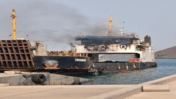اليمن 4 قتلى و5 جرحى بهجوم الحوثيين على سفينة تجارية في باب المندب اليمن 4 قتلى و5 جرحى بهجوم الحوثيين على سفينة تجارية في باب المندب