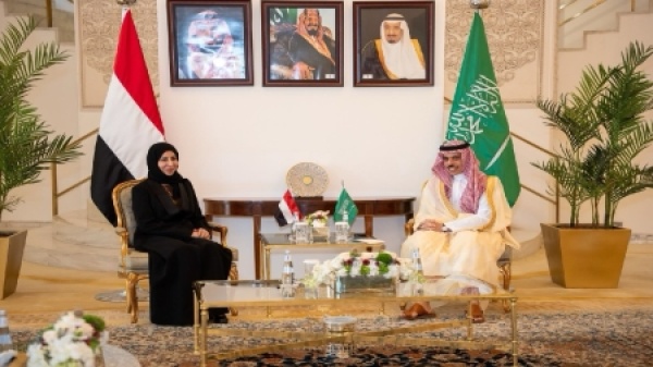 الرياض وزيرة الخارجية اليمنية تبحث مع نظيرها السعودي التصعيد الحوثي وأمن البحر الأحمر
