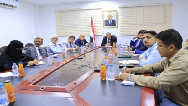 اليمن توجيهات بتأمين المخزون الغذائي والرقابة على الأسواق في مناطق نفوذ الحكومة