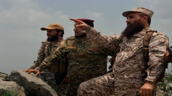 اليمن قائد المنطقة العسكرية الرابعة يتفقد جبهات تعز ويشدد على رفع الجاهزية اليمن قائد المنطقة العسكرية الرابعة يتفقد جبهات تعز ويشدد على رفع الجاهزية