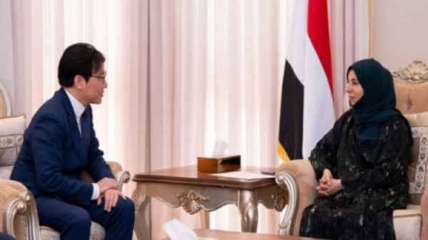 اليمن وزيرة الخارجية تتسلم أوراق اعتماد السفير الكوري لدى اليمن اليمن وزيرة الخارجية تتسلم أوراق اعتماد السفير الكوري لدى اليمن