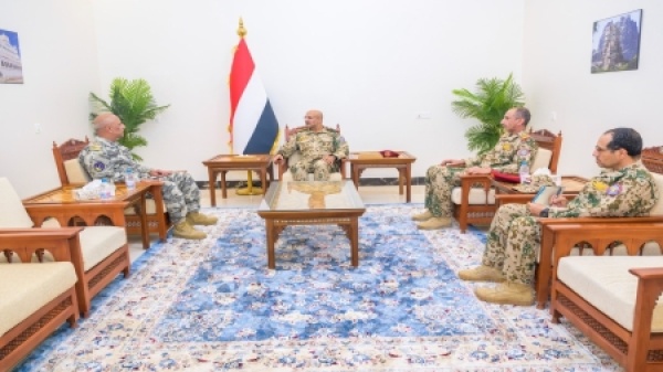 اليمن طارق صالح يشدد على رفع جاهزية خفر السواحل لمكافحة التهريب البحري اليمن طارق صالح يشدد على رفع جاهزية خفر السواحل لمكافحة التهريب البحري