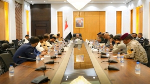 اليمن محافظ حضرموت يشدد على إحكام الرقابة على المنافذ ومكافحة التهريب