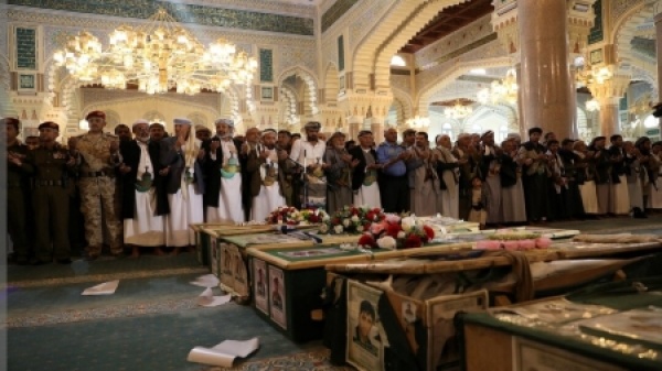 اليمن الحوثيون يشي عون 8 من عناصرهم بينهم قادة في صنعاء وإب