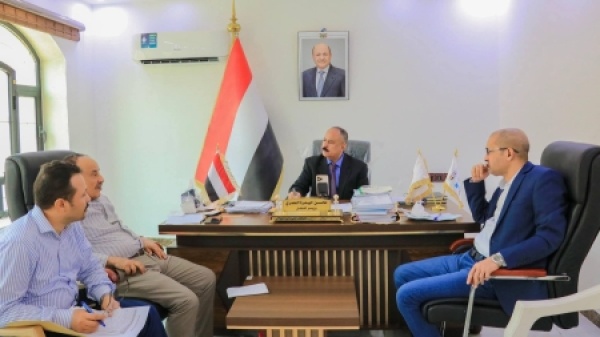 اليمن وزير النقل يوجه بتسهيل إجراءات التجار وتكثيف الرقابة على الاستيراد