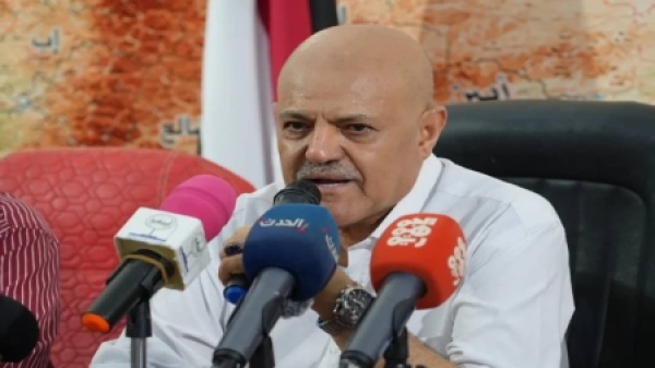 اليمن محافظ تعز يتهم جماعة الحوثيين بخوض معركة البحر الأحمر نيابة عن إيران