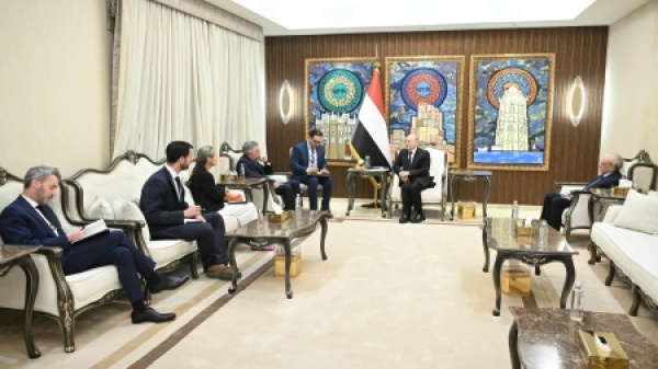 اليمن العليمي حماية باب المندب مسؤولية دولية ونرفض تحويله إلى أداة ابتزاز إيرانية اليمن العليمي حماية باب المندب مسؤولية دولية ونرفض تحويله إلى أداة ابتزاز إيرانية