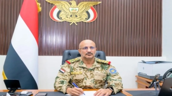 اليمن طارق صالح يوجه بإعادة ترتيب القوات في الساحل الغربي بالتشاور مع التحالف اليمن طارق صالح يوجه بإعادة ترتيب القوات في الساحل الغربي بالتشاور مع التحالف