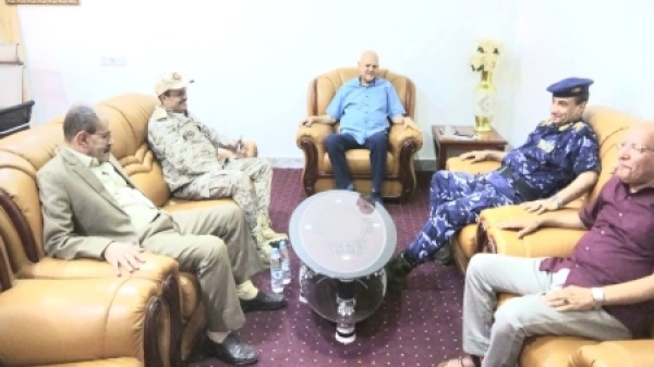 اليمن تعز تشدد على رفع الجاهزية وتعزيز الجبهة الداخلية في مواجهة الحوثيين اليمن تعز تشدد على رفع الجاهزية وتعزيز الجبهة الداخلية في مواجهة الحوثيين