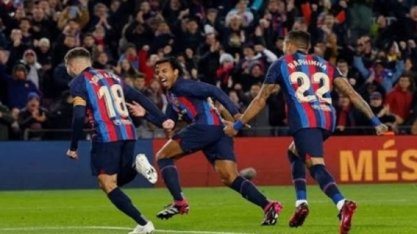رياضة برشلونة يفوز على إشبيلية بثلاثية في الدوري الإسباني رياضة برشلونة يفوز على إشبيلية بثلاثية في الدوري الإسباني