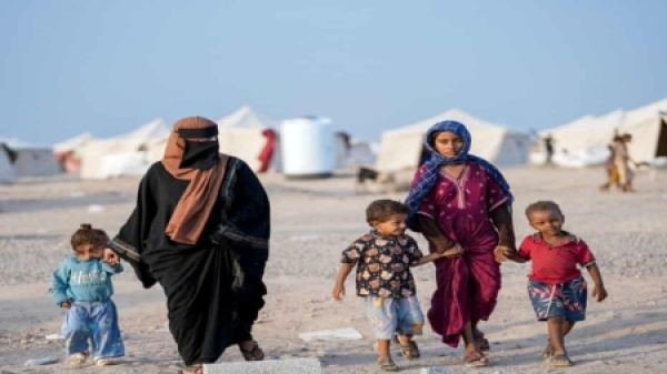 اليمن الحرب تدفع الأطفال إلى النزوح والعمل وتقطع طريقهم إلى المدارس اليمن الحرب تدفع الأطفال إلى النزوح والعمل وتقطع طريقهم إلى المدارس