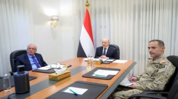 اليمن الرئيس العليمي يوجه بتسريع قراري التعبئة العامة و العودة الآمنة اليمن الرئيس العليمي يوجه بتسريع قراري التعبئة العامة و العودة الآمنة