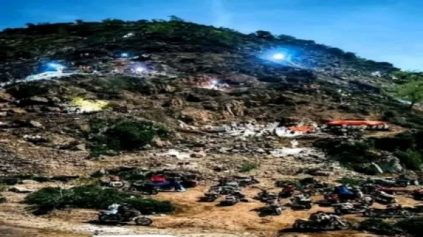 رويترز 6 قتلى جراء انهيار موقع للتنقيب التقليدي عن الذهب باليمن رويترز 6 قتلى جراء انهيار موقع للتنقيب التقليدي عن الذهب باليمن
