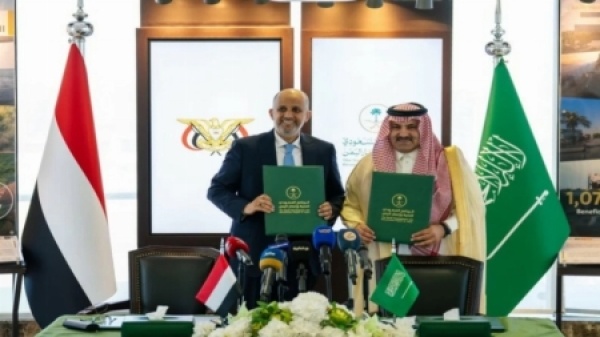 الرياض السعودية تودع 224 مليون ريال لدعم موازنة اليمن والعليمي يشيد بالدعم لمواجهة التحديات الاقتصادية