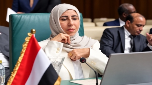 اليمن وزيرة الخارجية تكتب بالتلغراف عن تشكل محور إرهابي جديد في البحر الأحمر
