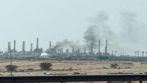 اليمن الحوثيون يعلنون استهداف منشأة لأرامكو في الرياض اليمن الحوثيون يعلنون استهداف منشأة لأرامكو في الرياض