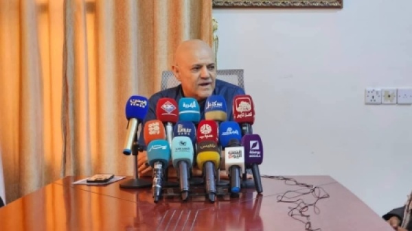 اليمن محافظ تعز يحذر من تفاقم الأزمة الإنسانية ويدعو إلى تحرك دولي لرفع الحصار اليمن محافظ تعز يحذر من تفاقم الأزمة الإنسانية ويدعو إلى تحرك دولي لرفع الحصار