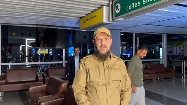اليمن محافظ عدن يتفقد المطار عقب استهدافه ويؤكد استمرار الرحلات وأمن المدينة اليمن محافظ عدن يتفقد المطار عقب استهدافه ويؤكد استمرار الرحلات وأمن المدينة