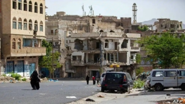 اليمن الأمم المتحدة تحذر من انهيار الخدمات الصحية في تعز وتدعو الحوثيين إلى فتح ممرات آمنة اليمن الأمم المتحدة تحذر من انهيار الخدمات الصحية في تعز وتدعو الحوثيين إلى فتح ممرات آمنة