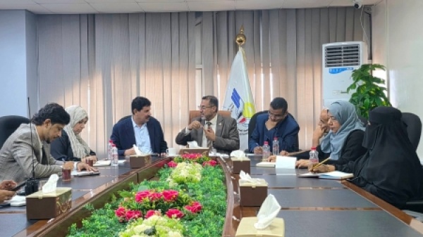 اليمن لجنة حقوقية تباشر التحقيق الميداني في استهداف مطار عدن اليمن لجنة حقوقية تباشر التحقيق الميداني في استهداف مطار عدن