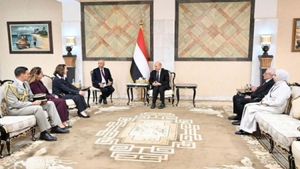 اليمن العليمي يدعو إلى تحرك دولي ضد الحوثيين على غرار مواجهة داعش والقاعدة ويؤكد استمرار فجر اليمن اليمن العليمي يدعو إلى تحرك دولي ضد الحوثيين على غرار مواجهة داعش والقاعدة ويؤكد استمرار فجر اليمن