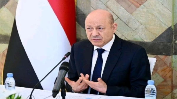 اليمن رئيس مجلس القيادة العليمي يؤكد ان الهجمات على المطارات لن تثني القوات اليمنية عن إنهاء التهديد الحوثي