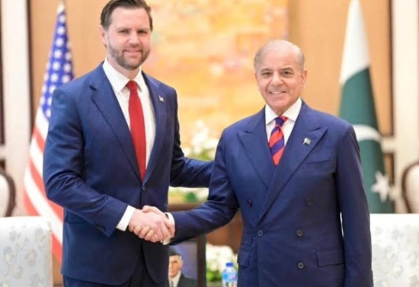 عروض أمريكية مغرية لإيران مع تطلع لجولة جديدة والأخيرة تتمسك بالمقاطعة