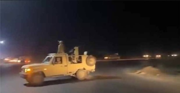 كشف حصة العليمي من صفقة نفط حضرموت مع بدء نهبه أمريكيا وسعوديا والانتقالي يحشد على تخوم المكلا لإجهاضها كشف حصة العليمي من صفقة نفط حضرموت مع بدء نهبه أمريكيا وسعوديا والانتقالي يحشد على تخوم المكلا لإجهاضها
