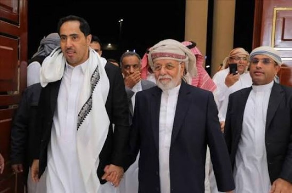 العليمي يسلم ملف عدن عسكريا للإخوان مع ضغوط أمريكية لإعادتها ويغرقها بـ داعش