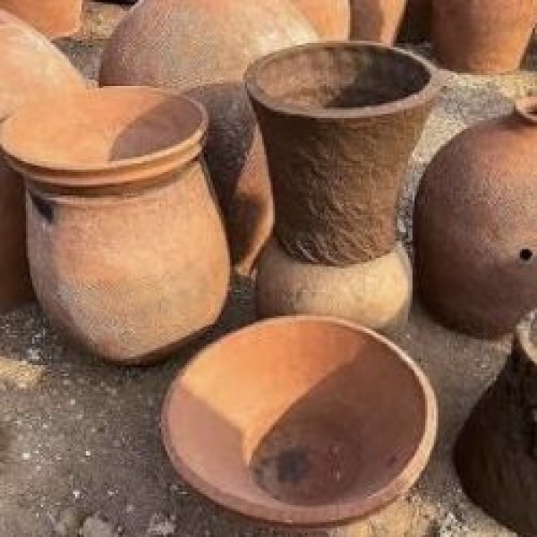 الفخار الجازاني إرث حضاري عريق يحفظ ذاكرة المكان ويقاوم الزمن الفخار الجازاني إرث حضاري عريق يحفظ ذاكرة المكان ويقاوم الزمن