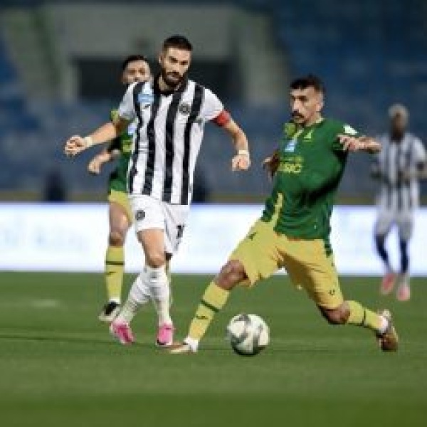 الخليج يتعادل مع الشباب سلبيا في دوري روشن للمحترفين