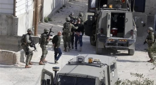 الكيان الصهيوني يعتقل 15 فلسطينيا في الضفة الغربية المحتلة بينهم أسرى محررون