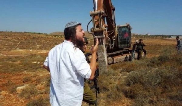 مستوطنون صهاينة يواصلون اعتداءاتهم ضد الفلسطينيين وممتلكاتهم في الضفة بحماية قوات العدو الإسرائيلي مستوطنون صهاينة يواصلون اعتداءاتهم ضد الفلسطينيين وممتلكاتهم في الضفة بحماية قوات العدو الإسرائيلي
