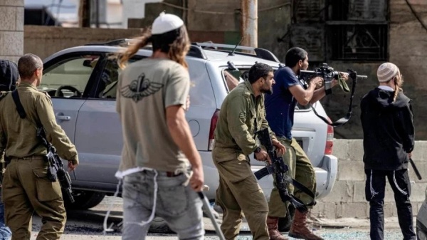 مستوطنون يصع دون اعتداءاتهم على الفلسطينيين وممتلكاتهم في الضفة والقدس مستوطنون يصع دون اعتداءاتهم على الفلسطينيين وممتلكاتهم في الضفة والقدس