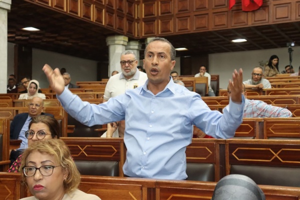محمد غفير يدعو قيادة الأحرار إلى اختيار المعارضة ويؤكد داخل الحزب مناضلون من الأحياء الشعبية