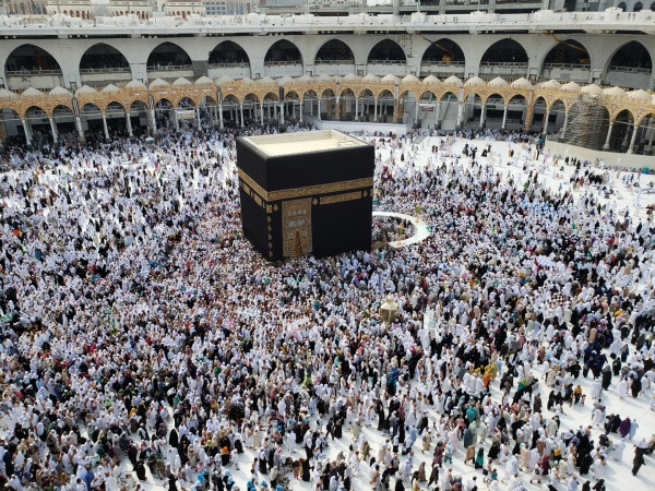 ظاهرة فلكية نادرة تلتقي مع يوم عرفة في مشهد مهيب بمكة ظاهرة فلكية نادرة تلتقي مع يوم عرفة في مشهد مهيب بمكة