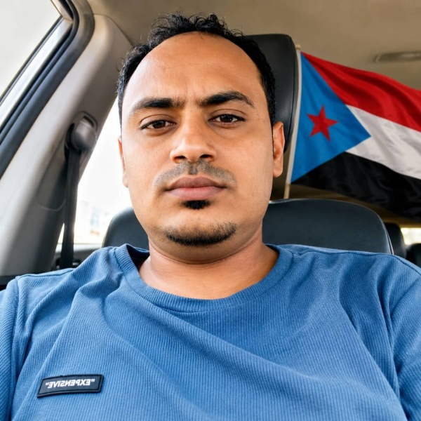 الرجال في الجبهات والأنذال سيبقون في المدن يطاردون اللافتات الرجال في الجبهات والأنذال سيبقون في المدن يطاردون اللافتات
