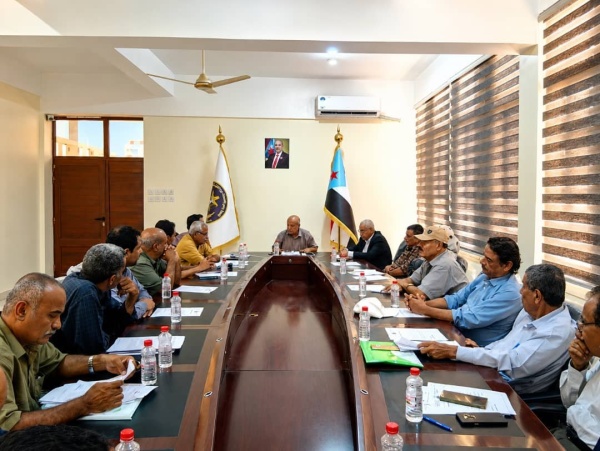 مجلس المستشارين يناقش تدهور الأوضاع الخدمية والمعيشية ويؤكد دعمه لمطالب المواطنين واحتجاجاتهم السلمية مجلس المستشارين يناقش تدهور الأوضاع الخدمية والمعيشية ويؤكد دعمه لمطالب المواطنين واحتجاجاتهم السلمية