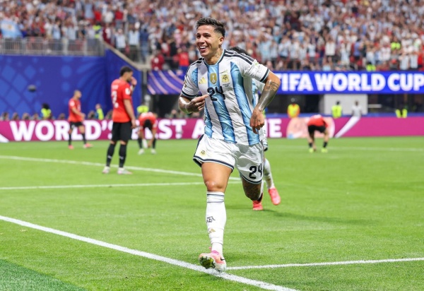 أخطاء تحكيمية كارثية تقود الأرجنتين لإقصاء مصر من كأس العالم 2026م أخطاء تحكيمية كارثية تقود الأرجنتين لإقصاء مصر من كأس العالم 2026م