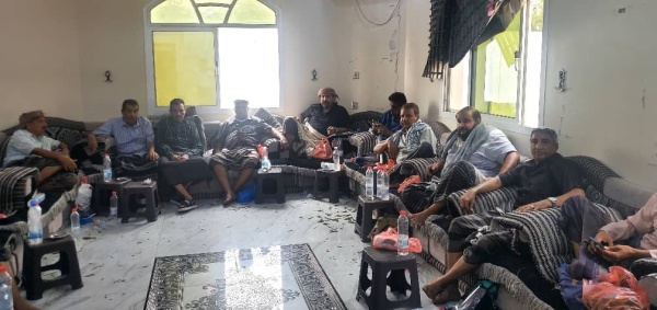 الشيخ بن شوبه الكازمي يطمئن على صحة العميد ناصر سريع العنبوري بالعاصمة عدن