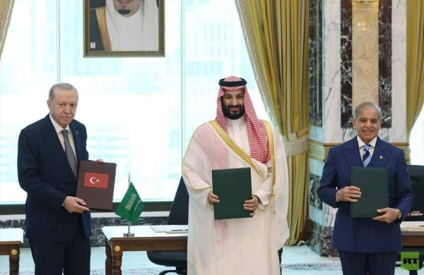 الخليج بين مطرقة الاستنزاف وسندان التحالفات الهشة