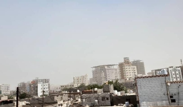 منذ الصباح الباكر موجة غبارية مصحوبة برياح شديدة تضرب مديريات العاصمة عدن منذ الصباح الباكر موجة غبارية مصحوبة برياح شديدة تضرب مديريات العاصمة عدن