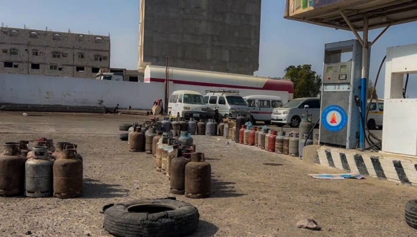 أزمة الغاز تضاعف معاناة المواطنين في العاصمة عدن اللجان الثورية الشعبية تؤكد حرب الخدمات لن تكسر إرادة الجنوبيين