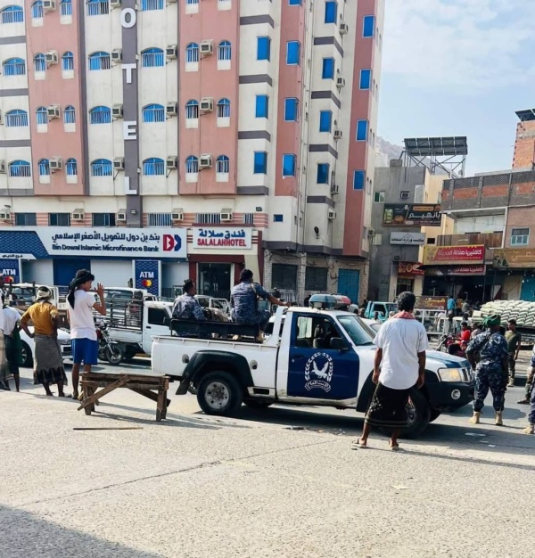 اعتقالات واسعة في صفوف المحتجين بالمكلا بالتزامن مع إشهار المجلس التنسيقي وسط انتشار عسكري مكثف اعتقالات واسعة في صفوف المحتجين بالمكلا بالتزامن مع إشهار المجلس التنسيقي وسط انتشار عسكري مكثف